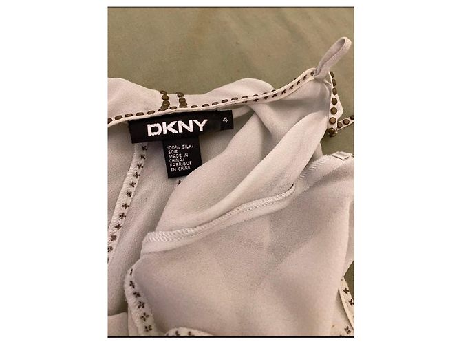 Top sem mangas DKNY de seda branca com tachas - vista 10