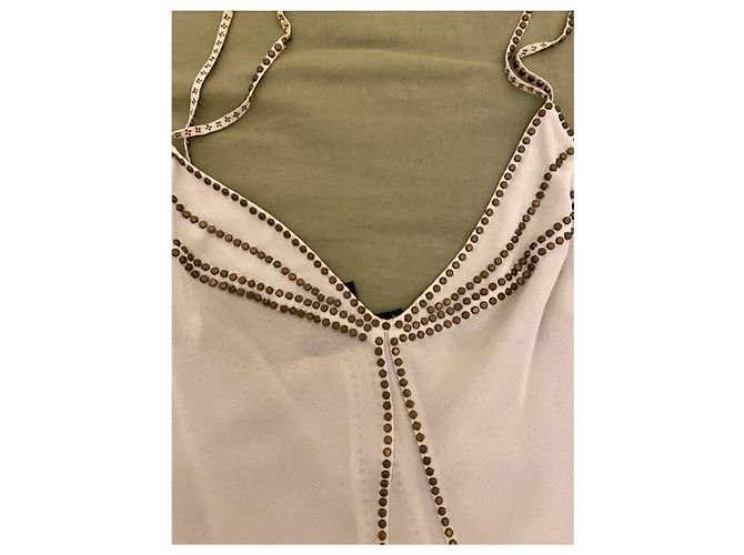 Top sem mangas DKNY de seda branca com tachas - vista 3