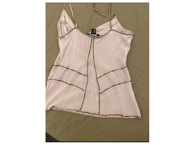 Top sem mangas DKNY de seda branca com tachas - vista 7