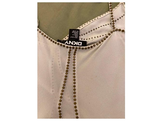 Top sem mangas DKNY de seda branca com tachas - vista 8
