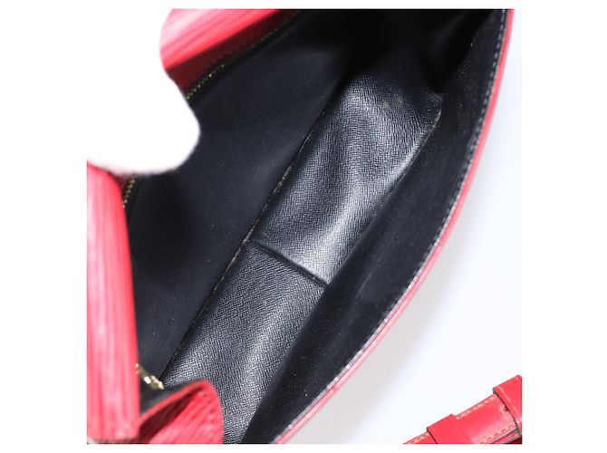 Borsa a tracolla LOUIS VUITTON Epi Saint Cloud GM Rossa M52197 LV - vista 10