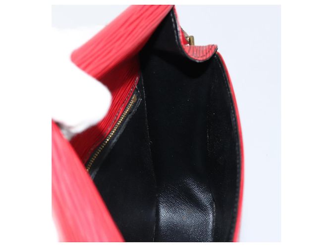 Borsa a tracolla LOUIS VUITTON Epi Saint Cloud GM Rossa M52197 LV - vista 22