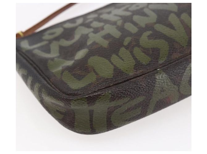 LOUIS VUITTON Graffiti Pochette Accessoires Pouch Khaki M92191 LV - vue 15