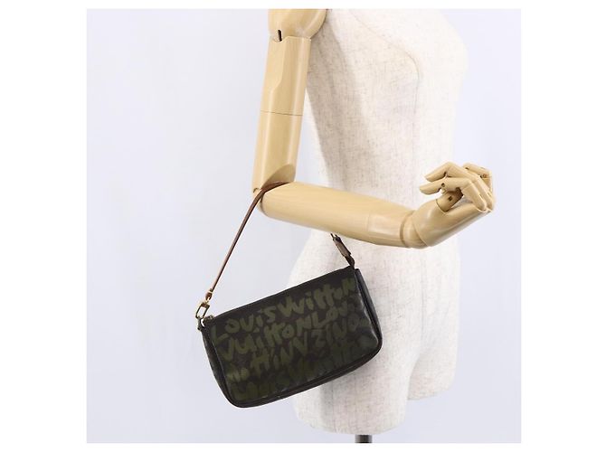 LOUIS VUITTON Graffiti Pochette Accessoires Pouch Khaki M92191 LV - vue 21