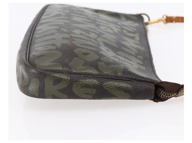 LOUIS VUITTON Graffiti Pochette Accessoires Pouch Khaki M92191 LV - vue 4