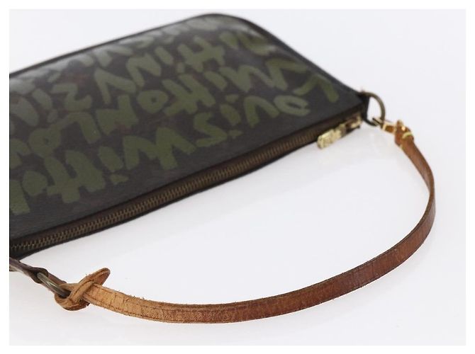 LOUIS VUITTON Graffiti Pochette Accessoires Pouch Khaki M92191 LV - vue 7