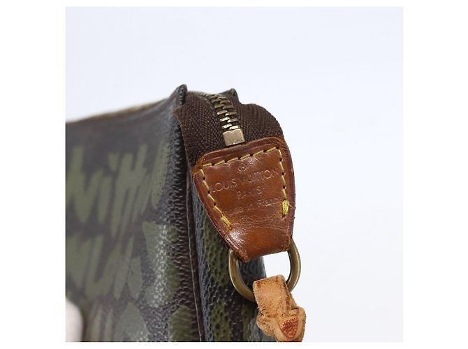 LOUIS VUITTON Graffiti Pochette Accessoires Pouch Khaki M92191 LV - vue 9