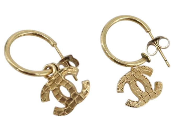 Timeless CHANEL Pierce metal Gold Tone CC - vista 17
