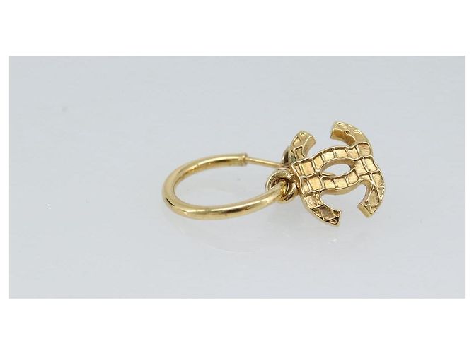 Timeless CHANEL Pierce metal Gold Tone CC - vista 6