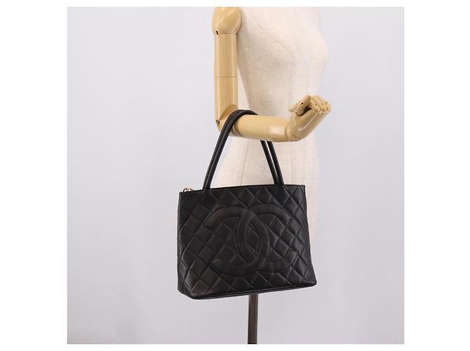 Borsa Tote Standard CHANEL Pelle Caviar Nero Oro CC - vista 25