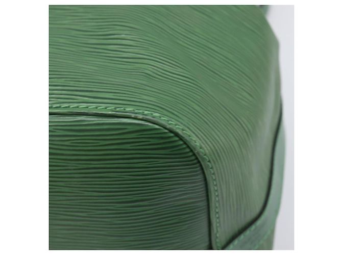 Borsa a tracolla LOUIS VUITTON Epi Petit Noe Green M44104 LV - vista 18