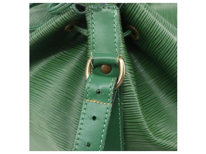 Borsa a tracolla LOUIS VUITTON Epi Petit Noe Green M44104 LV - vista 20