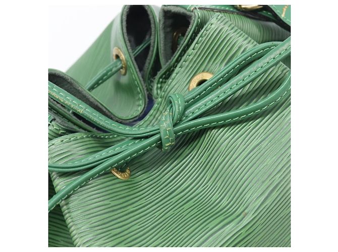 Borsa a tracolla LOUIS VUITTON Epi Petit Noe Green M44104 LV - vista 21