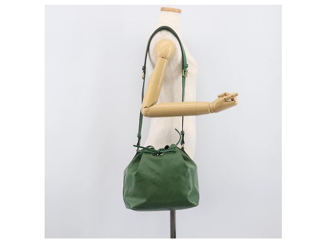 Borsa a tracolla LOUIS VUITTON Epi Petit Noe Green M44104 LV - vista 25