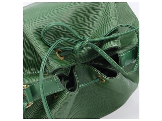 Borsa a tracolla LOUIS VUITTON Epi Petit Noe Green M44104 LV - vista 6