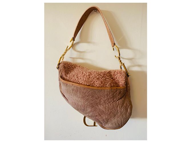 Dior Saddle Tasche aus Leder und Shearling - Ansicht 11