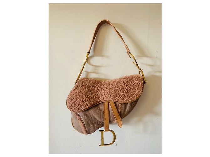 Dior Saddle Tasche aus Leder und Shearling - Ansicht 3