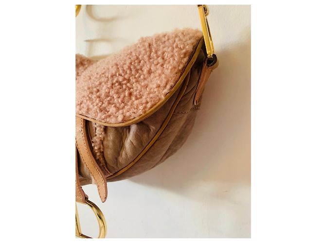 Dior Saddle Tasche aus Leder und Shearling - Ansicht 5