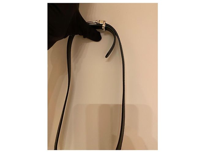 Chanel Borsa a Tracolla Uniform in Pelle Matelassé Nera - vista 12