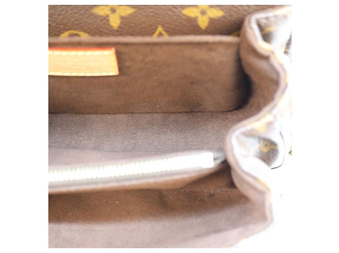 Bolsa de Ombro Louis Vuitton Monogram Pochette Metis EW - vista 9