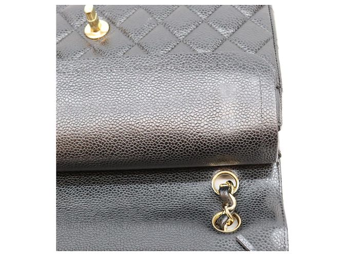 Borsa a tracolla Chanel A01112 in pelle caviar nera matelassé - vista 6