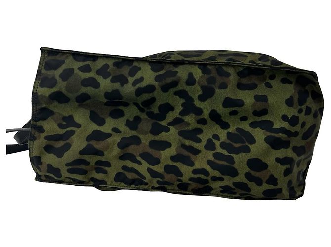 Borsa Tote Prada in nylon e pelle con stampa leopardata e logo triangolare - vista 5