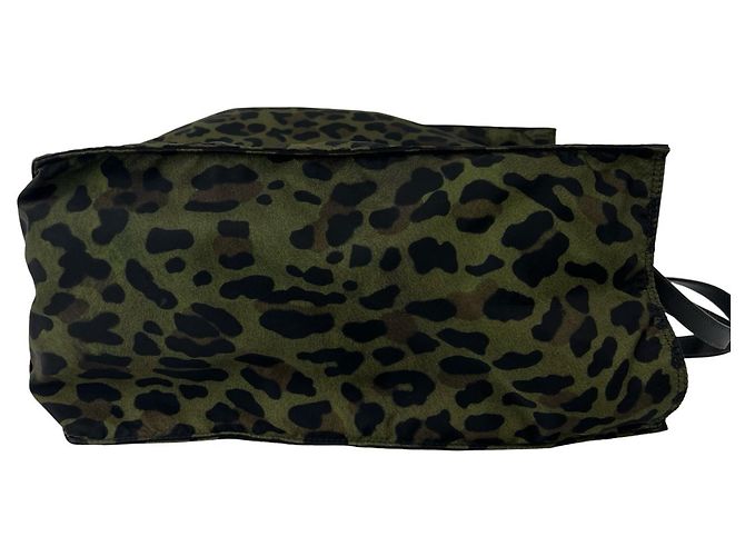 Borsa Tote Prada in nylon e pelle con stampa leopardata e logo triangolare - vista 6