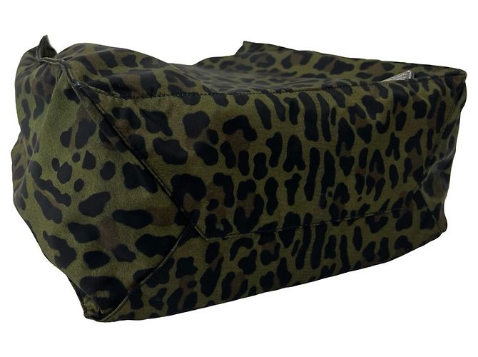 Borsa Tote Prada in nylon e pelle con stampa leopardata e logo triangolare - vista 7
