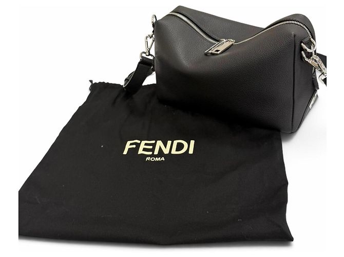 Bolsa de Ombro Fendi Louis Medium em couro de bezerro granulado com metal FF - vista 2