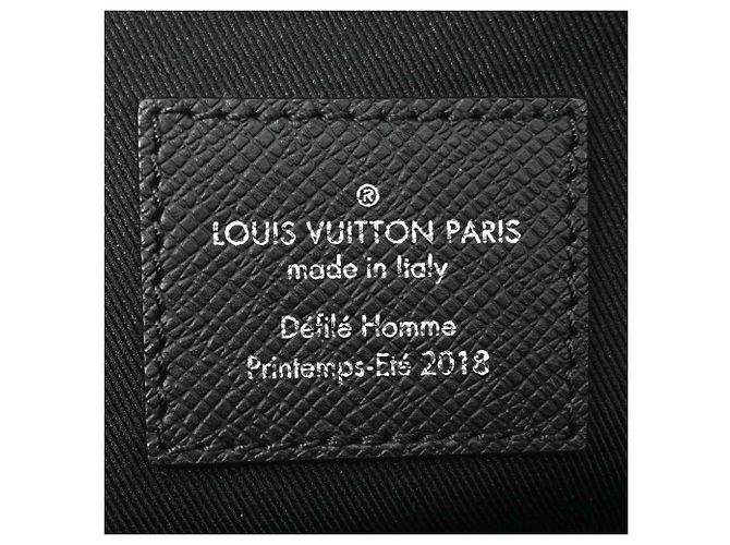 Louis Vuitton Cabas Light Tote Bag - view 12