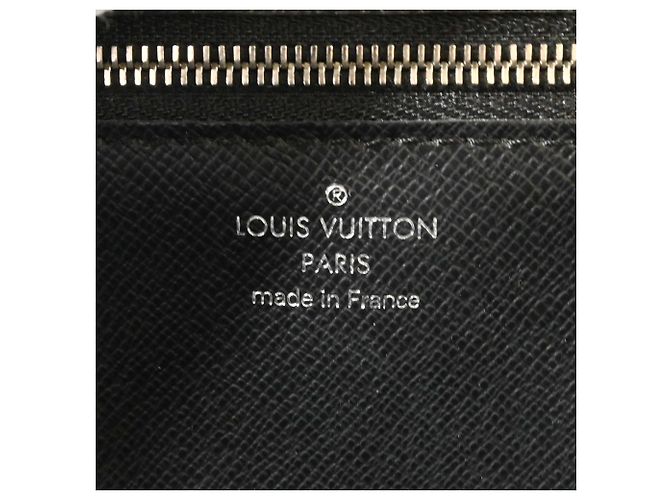 Sac à main Louis Vuitton Taiga Monceau 28 - vue 12