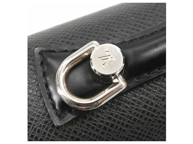 Sac à main Louis Vuitton Taiga Monceau 28 - vue 9