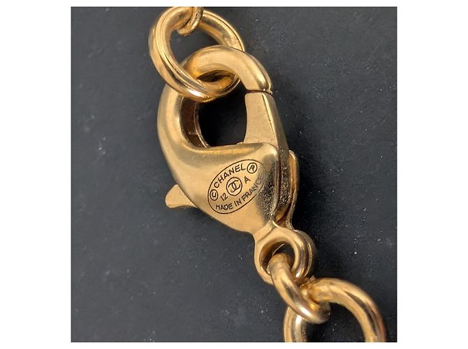 Colar Chanel CC 12A XL Logo Matte Tom Dourado - vista 5
