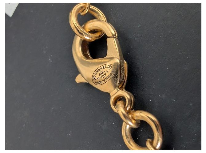 Colar Chanel CC 12A XL Logo Matte Tom Dourado - vista 6