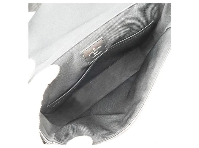Sac Messenger Louis Vuitton District PM NV3 Monogram Eclipse - vue 12