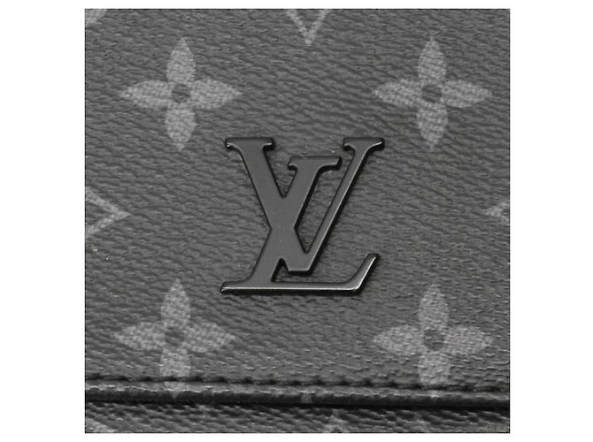 Sac Messenger Louis Vuitton District PM NV3 Monogram Eclipse - vue 14