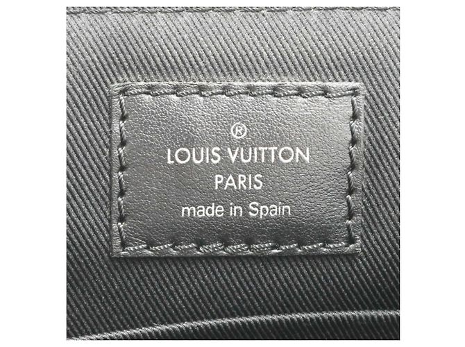 Sac Messenger Louis Vuitton District PM NV3 Monogram Eclipse - vue 17