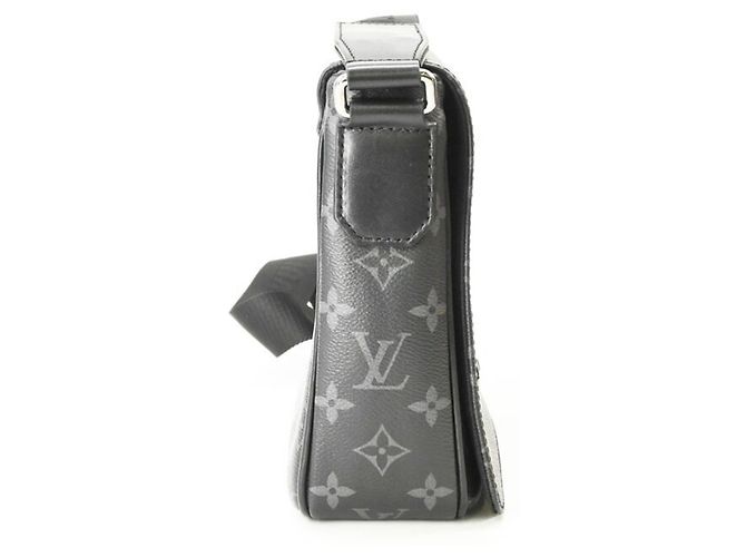 Sac Messenger Louis Vuitton District PM NV3 Monogram Eclipse - vue 3