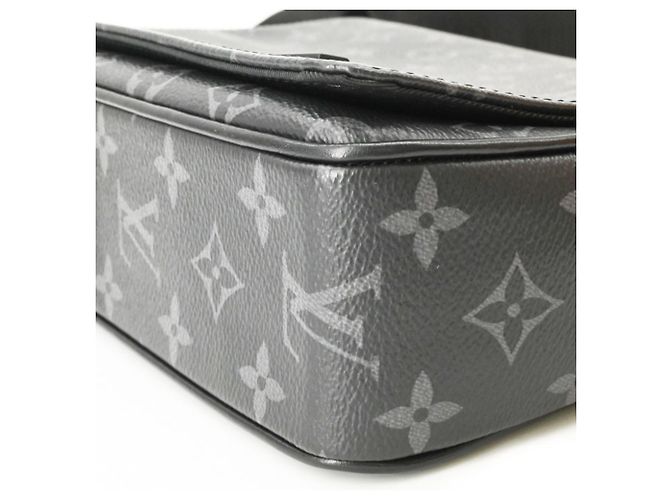 Sac Messenger Louis Vuitton District PM NV3 Monogram Eclipse - vue 6