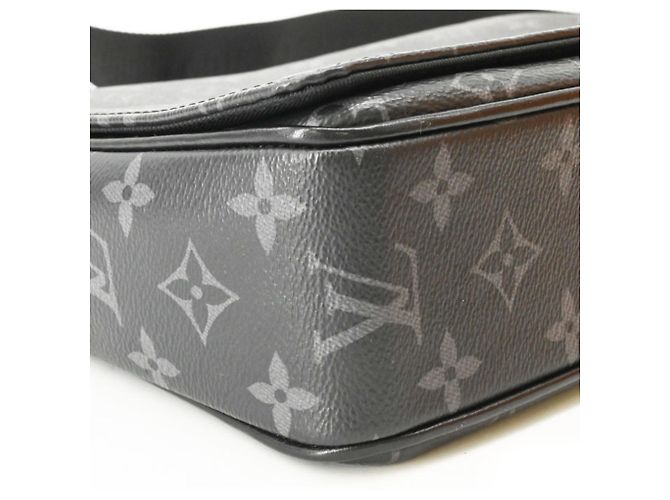 Sac Messenger Louis Vuitton District PM NV3 Monogram Eclipse - vue 7