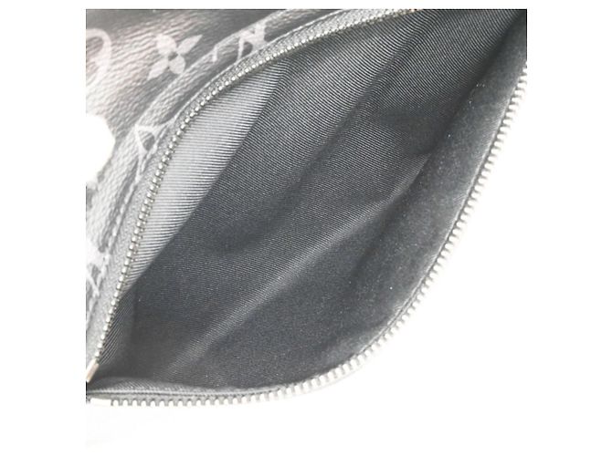 Sac Messenger Louis Vuitton District PM NV3 Monogram Eclipse - vue 9