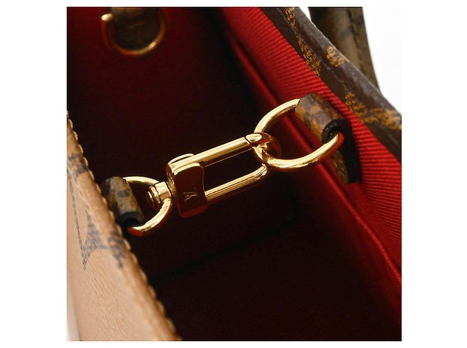 Borsa a mano e a tracolla Louis Vuitton OnTheGo PM - vista 8