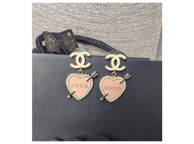 Orecchini Chanel CC Cuore e Freccia con Perle Rosa - vista 9