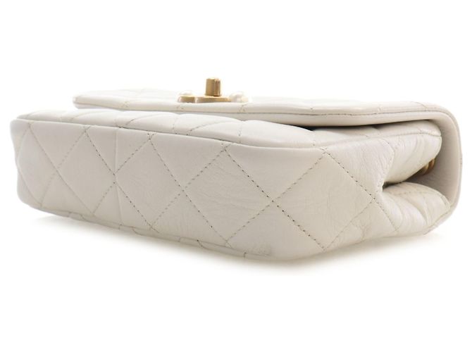 Chanel White Mini Quilted Glazed Calfskin Pearl Side Flap - vista 11