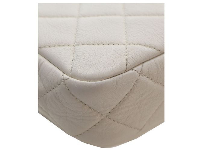 Chanel White Mini Quilted Glazed Calfskin Pearl Side Flap - vista 14