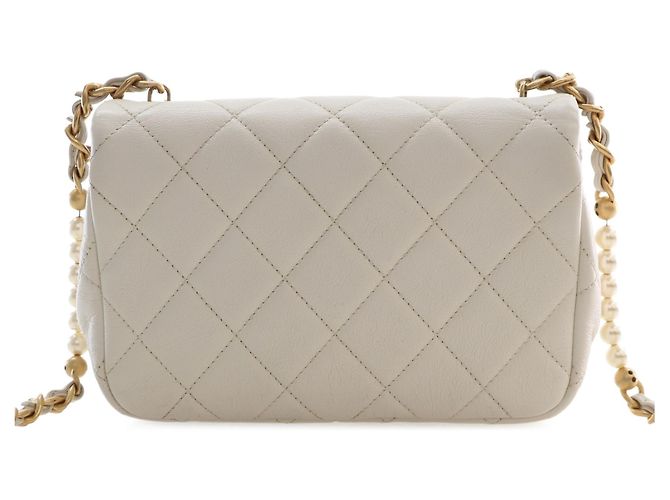 Chanel White Mini Quilted Glazed Calfskin Pearl Side Flap - vista 2