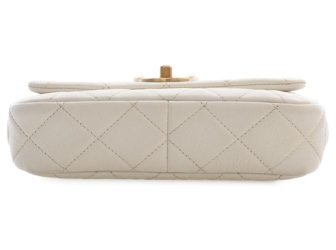 Chanel White Mini Quilted Glazed Calfskin Pearl Side Flap - vista 3