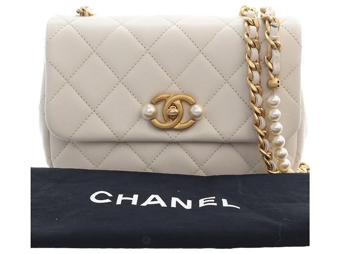 Chanel White Mini Quilted Glazed Calfskin Pearl Side Flap - vista 5