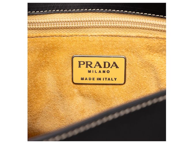 Sac messager Prada en cuir de veau noir avec boucle - vue 5