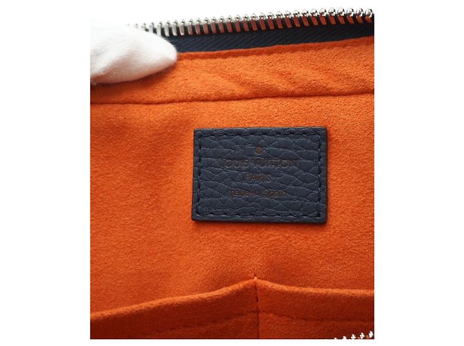 Pasta Armand Louis Vuitton em couro Taurillon preto - vista 4